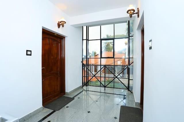 The Solo Apartments Kadavanthra Kochi Εξωτερικό φωτογραφία