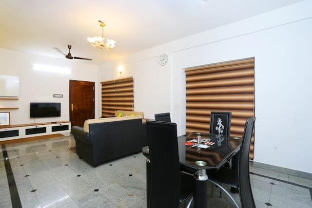 The Solo Apartments Kadavanthra Kochi Εξωτερικό φωτογραφία
