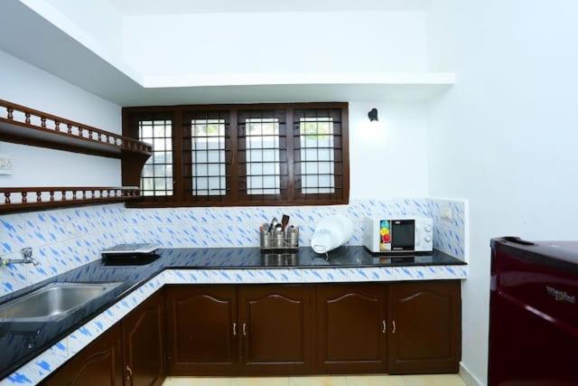 The Solo Apartments Kadavanthra Kochi Εξωτερικό φωτογραφία